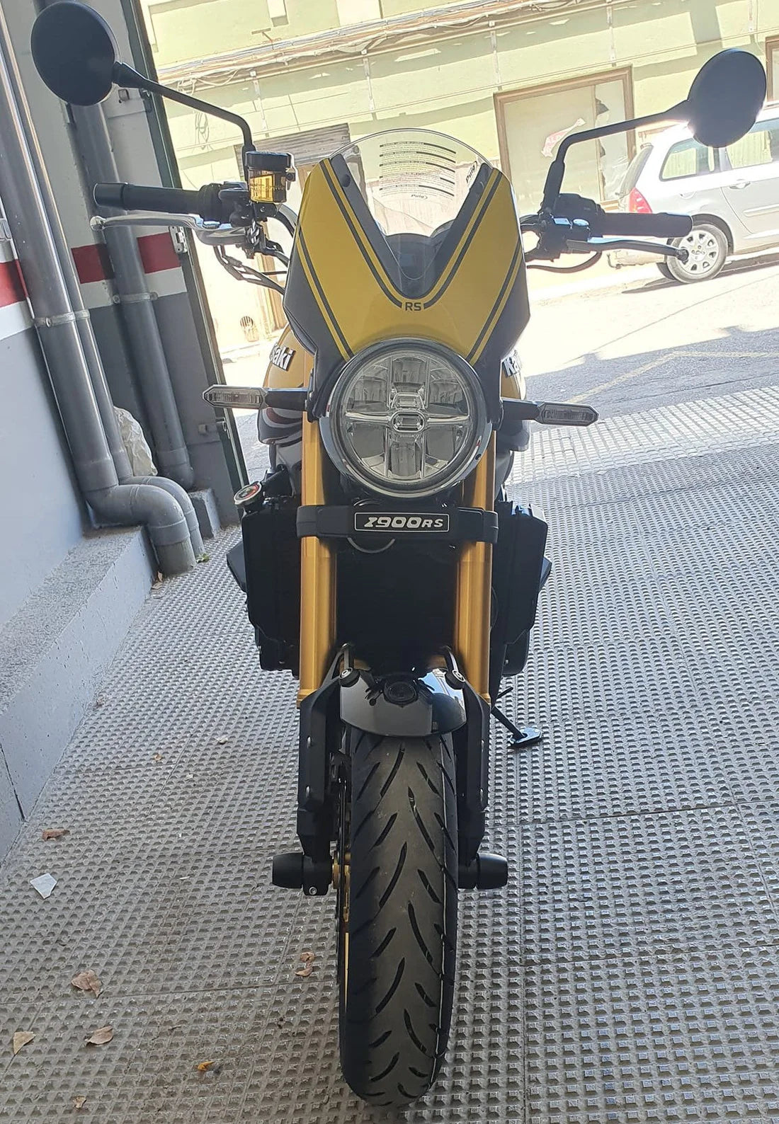 Kawasaki Z900RS SE (2022 - On) Pyramid Fly Screen | Metallic Diablo Black/Metallic Yellow (Yellow Ball Scheme)
