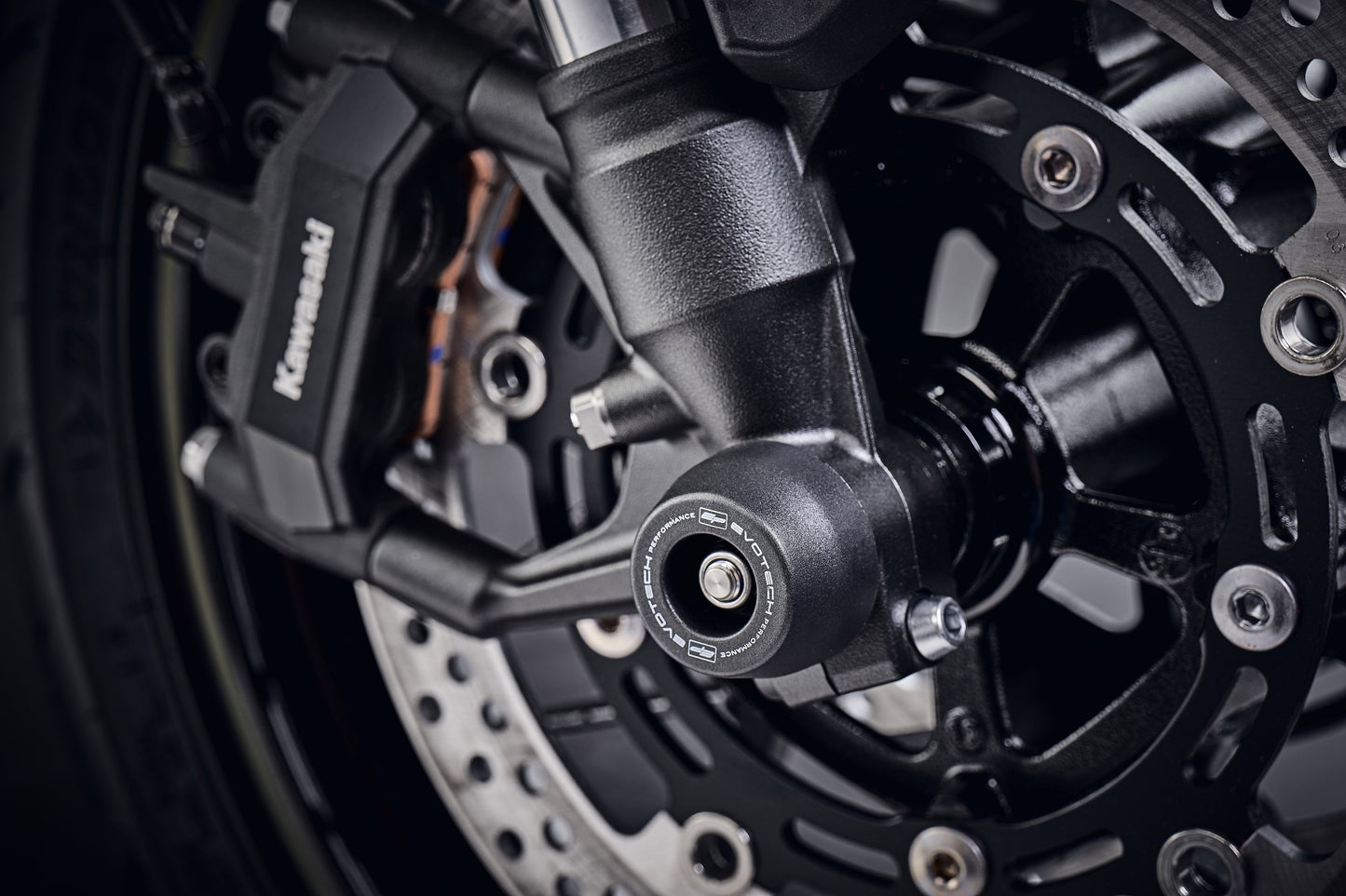 Evotech Front Spindle Bobbins - Kawasaki Z900RS Black Ball Edition (2026+)