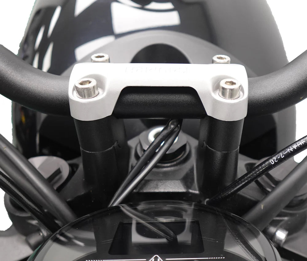 Triumph Trident Triple Tribute Edition (2024+) Handlebar Riser. Evotech Performance.