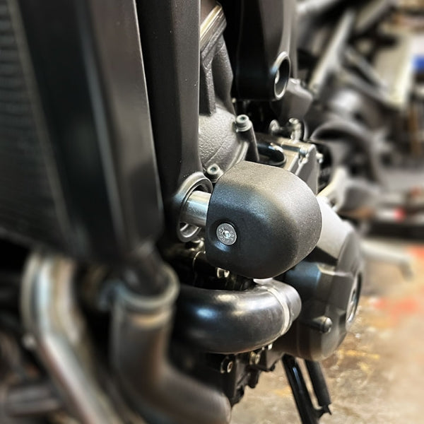 Yamaha MT-09. XL Bullet Frame Sliders. 2014-2020 GB Racing