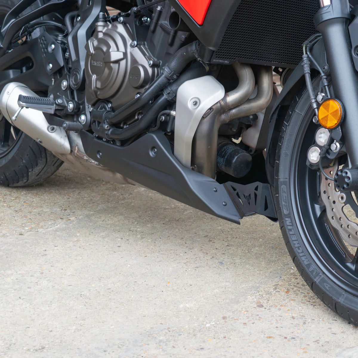 Yamaha Tracer 7 & 7 GT (2025 - On) Pyramid Belly Pan | Matte Black |