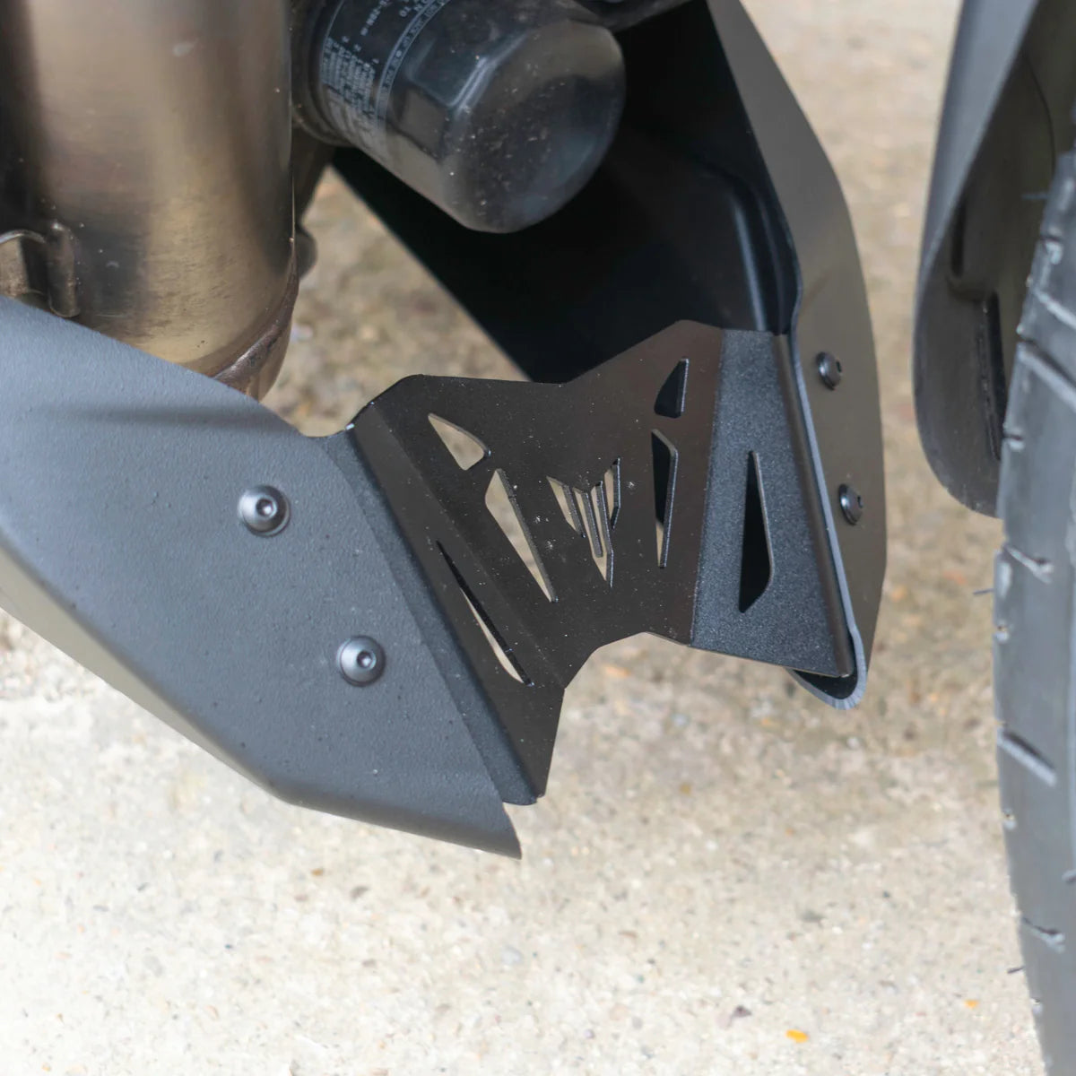 Yamaha Tracer 7 & 7 GT (2025 - On) Pyramid Belly Pan | Matte Black |