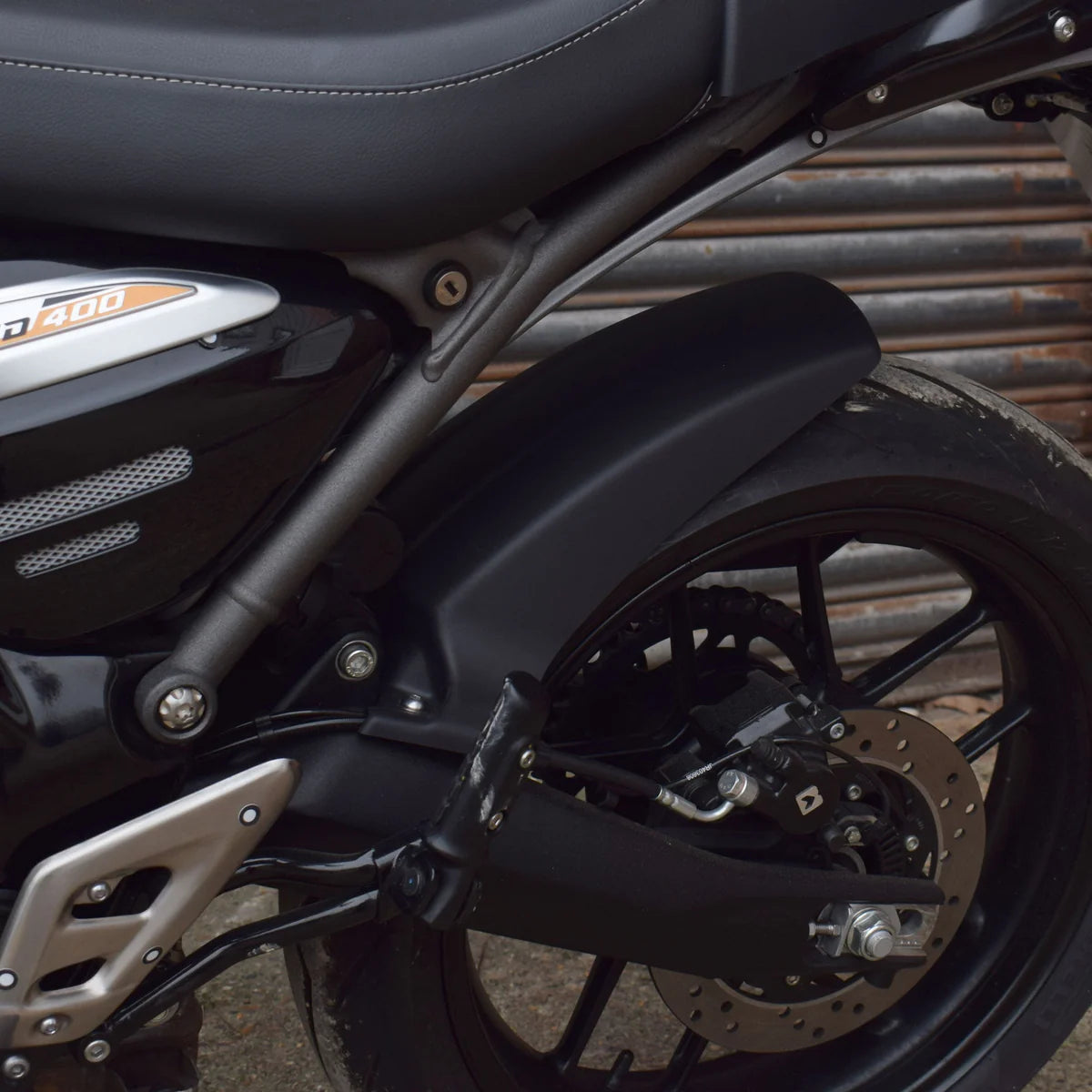 Triumph Speed 400 (2024 - On). Pyramid Rear Hugger (Matte Black)